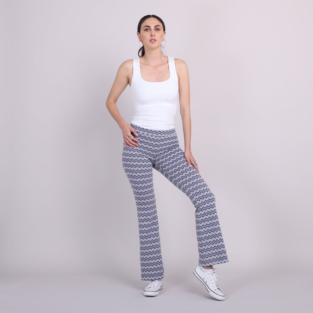 
                  
                    Pantalón Flare a Rayas
                  
                
