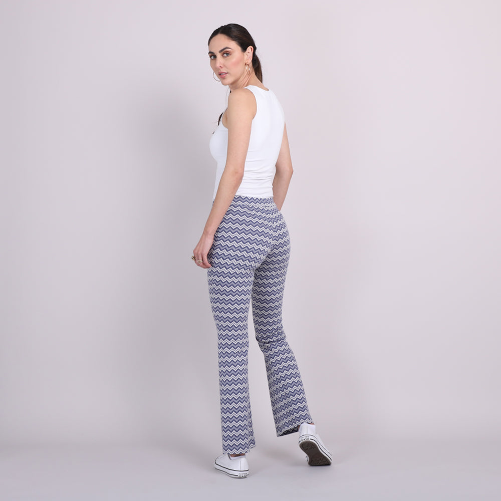 
                  
                    Pantalón Flare a Rayas
                  
                
