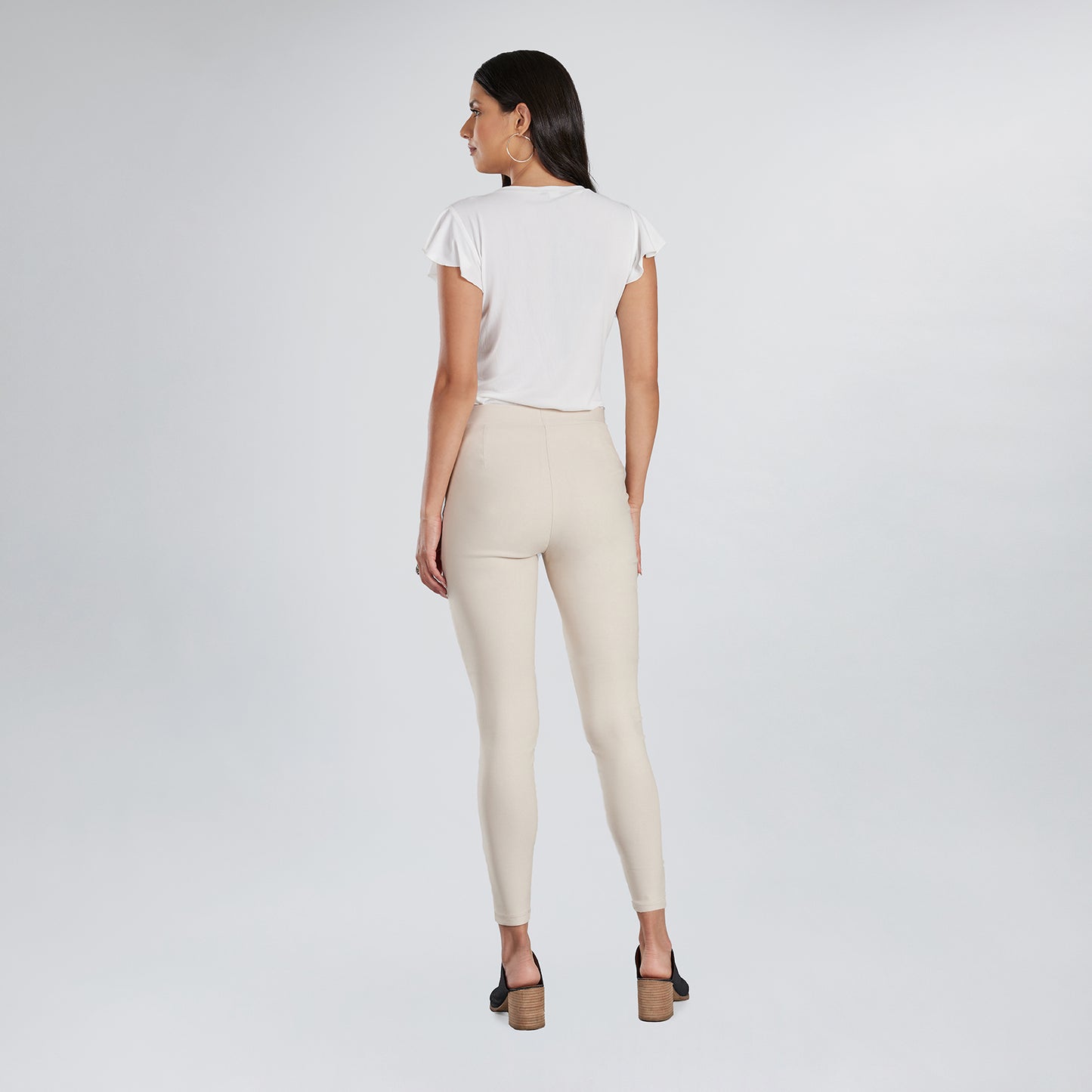 
                  
                    Pantalón Legging Fit
                  
                