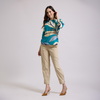 Blusa con estampado abstracto
