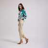 Blusa con estampado abstracto