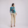 Blusa con estampado abstracto