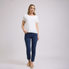 Blusa de cuello redondo y detalles de botones 