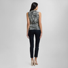 Blusa sin mangas en contraste