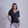 Blusa de manga corta con nudo frontal