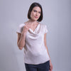 Blusa satinada con cuello en columpio