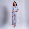 Blusa de escote en V con detalle de lazo