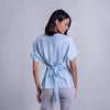 Blusa de escote en V con detalle de lazo