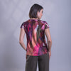 Blusa de manga corta con estampado cálido