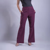 Pantalón acampanado berenjena.