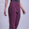 Pantalón acampanado berenjena.