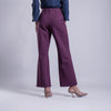Pantalón de corte acampanado