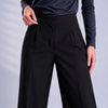 Pantalón ligeramente acampanado