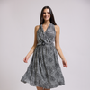 vestido de polkadots escote cruzado