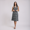 vestido de polkadots escote cruzado