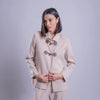Saco con cuello camisero y tarugos carey