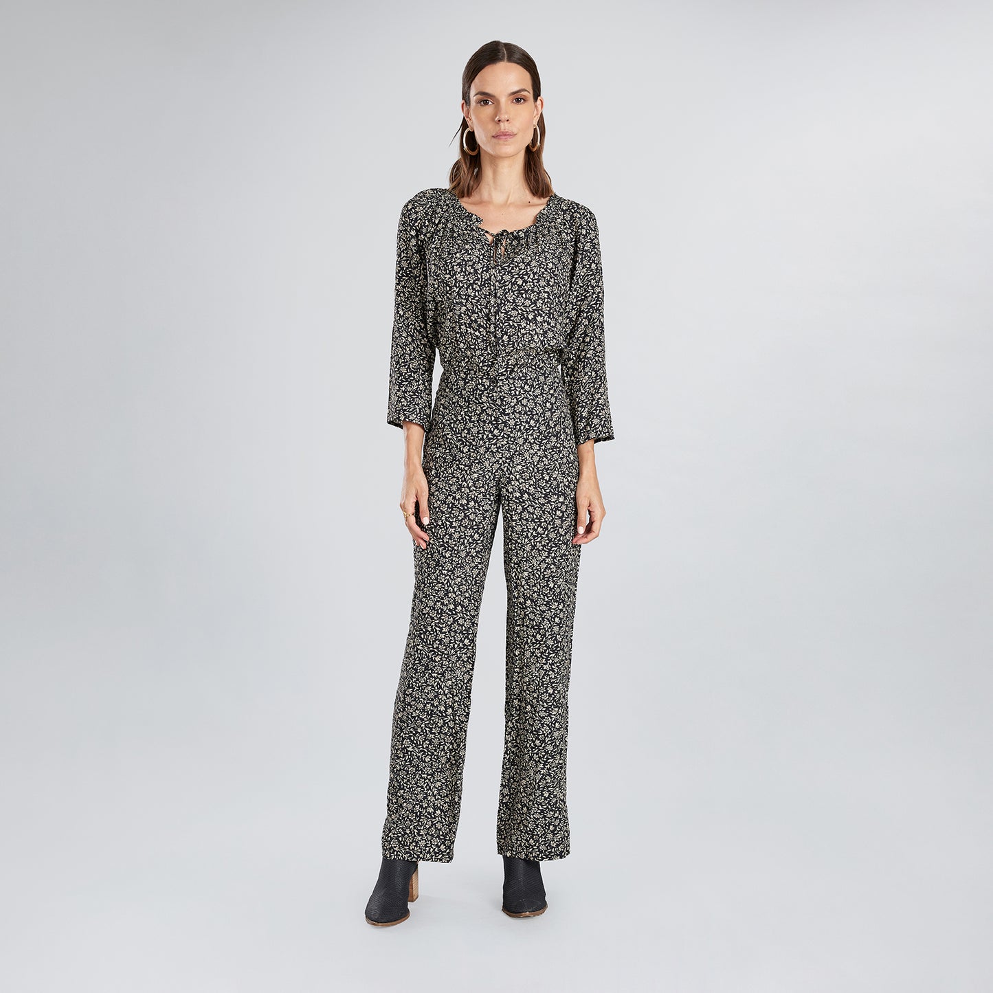 
                  
                    Pantalón Floral Recto
                  
                