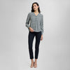 Camisa estilo clásica con cuello en V
